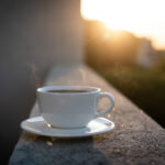 コーヒー、朝陽、静寂