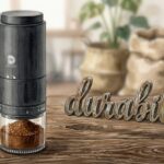 delimoの横に「durability」と書かれたオブジェ