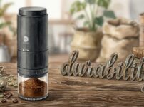 delimoの横に「durability」と書かれたオブジェ