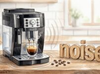 マグニフィカSとノイズと書かれたオブジェ