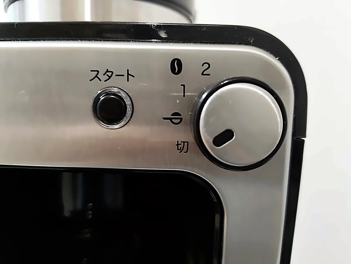 SC-A211の操作部。スタートボタンと、切・粉モード・豆モード1・2のダイヤル