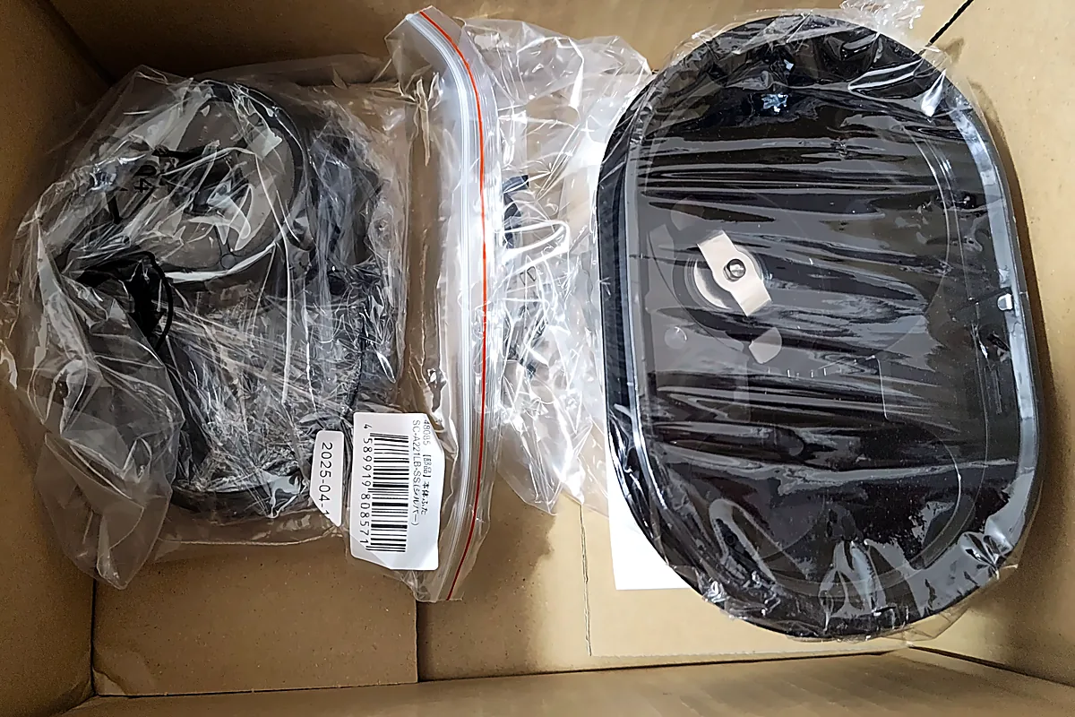シロカ公式ストアから届いた本体ふたとミル付きバスケット。袋のラベルに部品コードSC-A221LB-SS